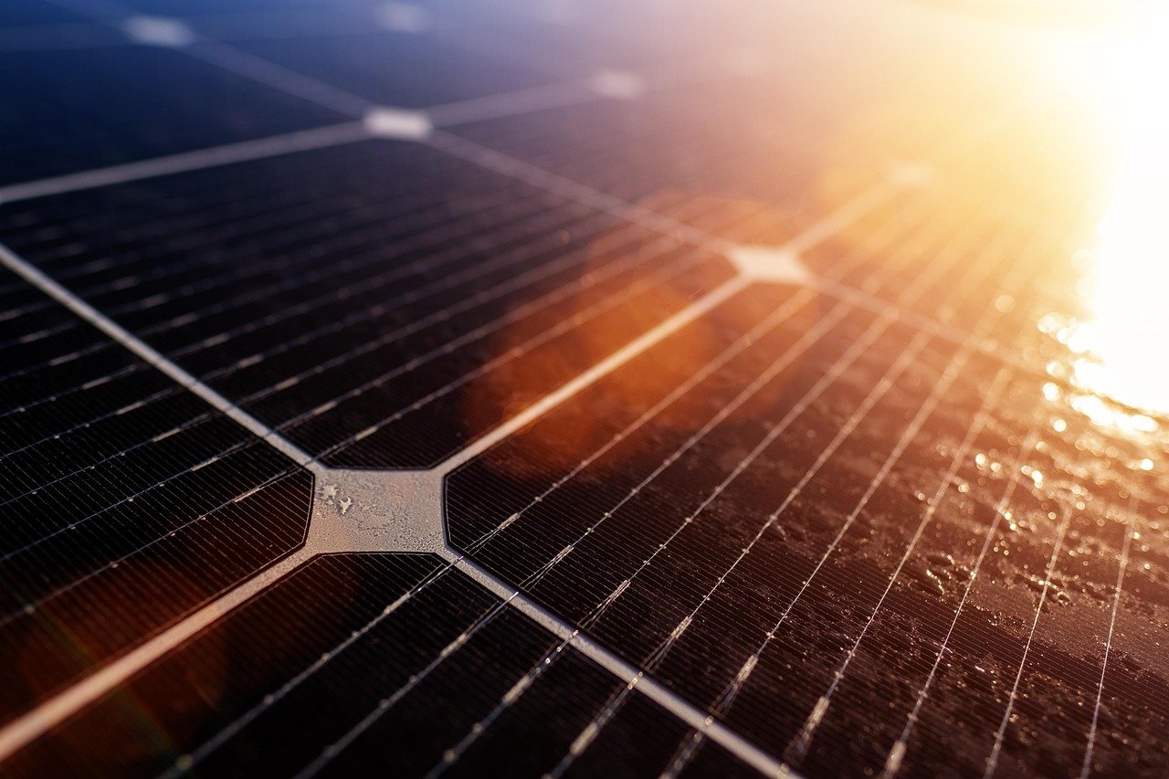 Solar Panel Cleaning: Should You Hire a Professional Cleaner?
